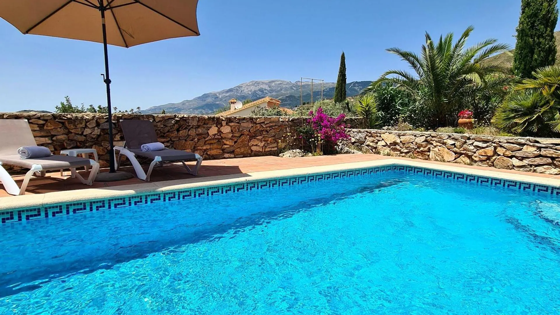Casa-Emilia-Competa-Traumhafte-Lage-Mit-Privat-Pool Villa Holiday home Competa
